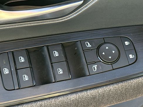 New 2026 Nissan Kicks SV w/ SV Premium Package image 12