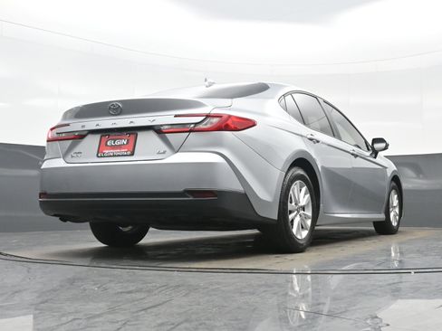 Used 2025 Toyota Camry LE image 30
