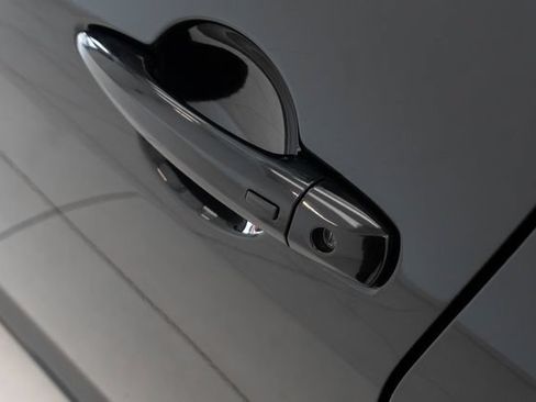 Used 2025 Nissan Sentra SV FWD image 8