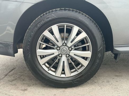 Used 2019 Nissan Pathfinder SV image 29