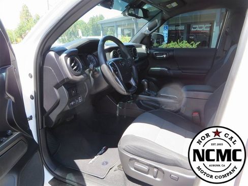 Used 2021 Toyota Tacoma TRD Sport image 39