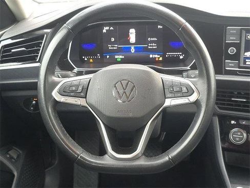 Used 2024 Volkswagen Jetta SE image 8