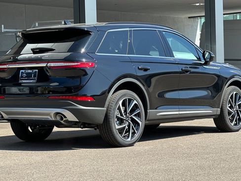 New 2025 Lincoln Corsair Reserve w/ Equipment Group 202A image 3