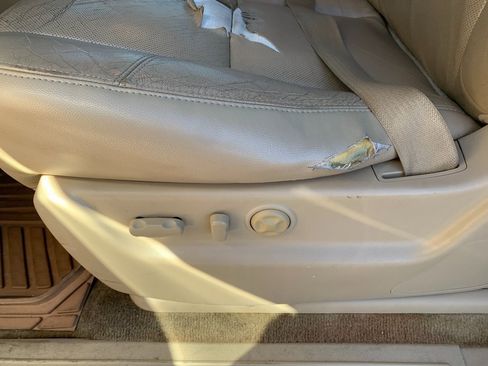 Used 2012 GMC Yukon SLT w/ SLT-2 Equipment Package image 23