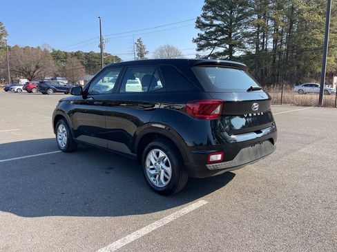 Certified 2025 Hyundai Venue SE image 7