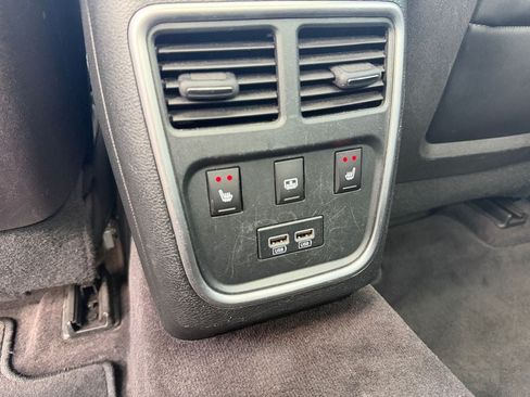 Used 2016 Chrysler 300 C RWD image 32