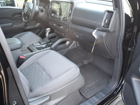 Used 2026 Nissan Frontier SV w/ All-Weather Content Package AWD/4WD image 8