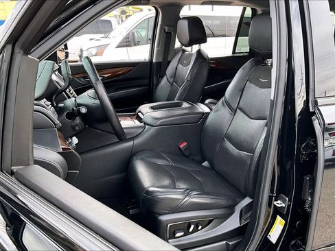Used 2020 Cadillac Escalade Luxury w/ Escalade Sport Edition image 8