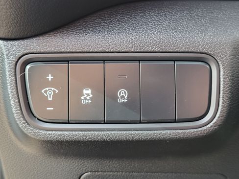 Used 2025 Kia Soul LX w/ LX Technology Package FWD image 22