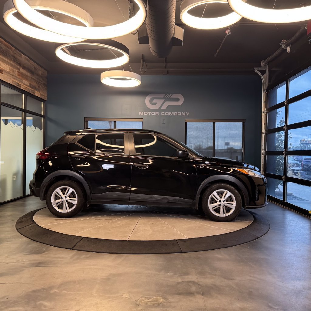 Used 2021 Nissan Kicks S FWD image 2