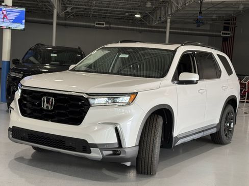 New 2025 Honda Pilot Touring image 15