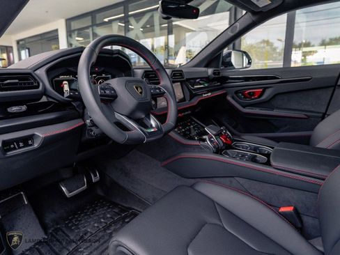Used 2025 Lamborghini Urus SE image 19