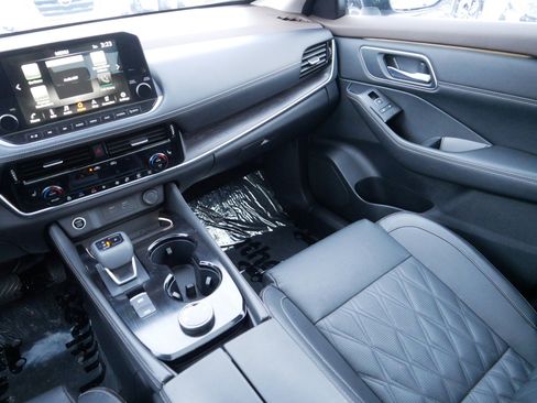 Certified 2022 Nissan Rogue Platinum w/ Head-Up Display Package image 11