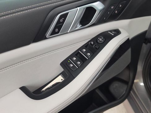 Used 2024 BMW X5 xDrive40i w/ M Sport Package image 14