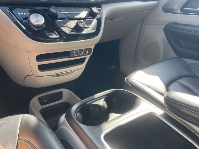 Used 2023 Chrysler Pacifica Touring-L FWD image 30