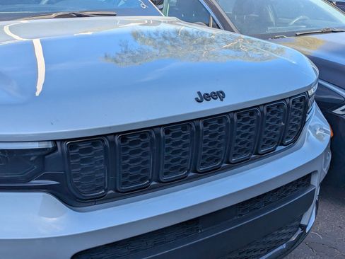 Used 2024 Jeep Grand Cherokee L Altitude image 4