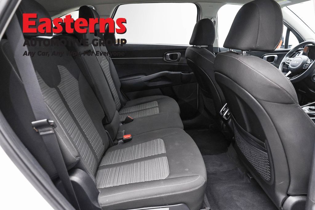 Used 2023 Kia Sorento LX FWD image 21