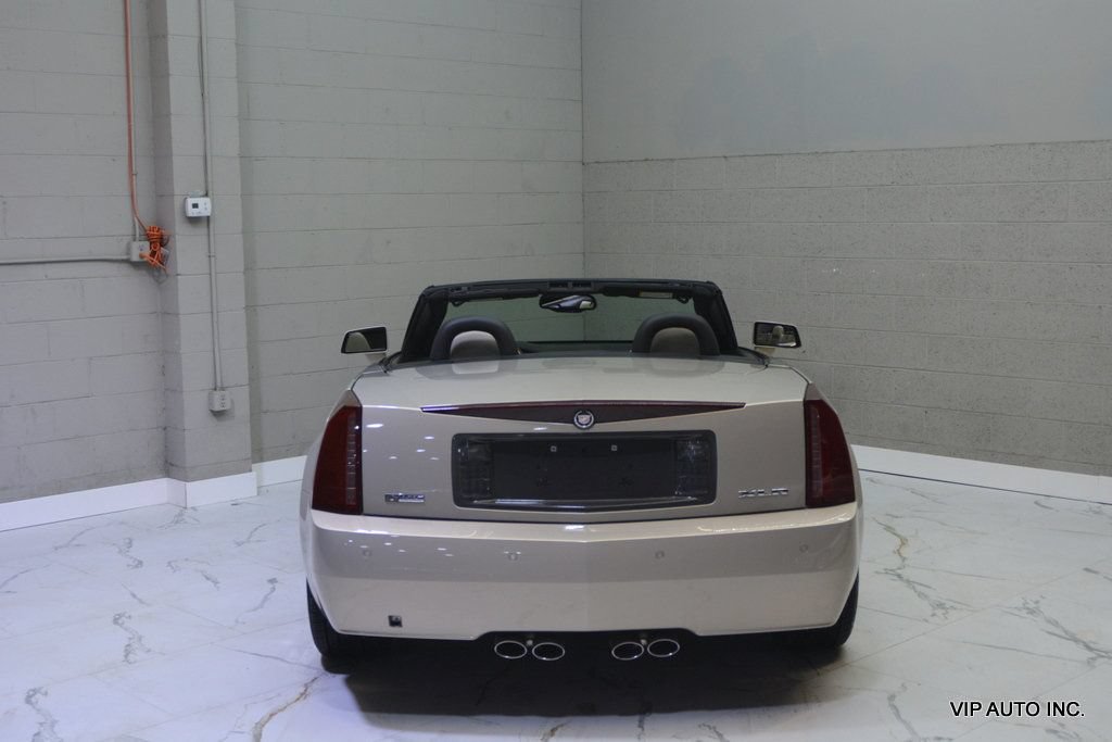 Used 2006 Cadillac XLR RWD image 20