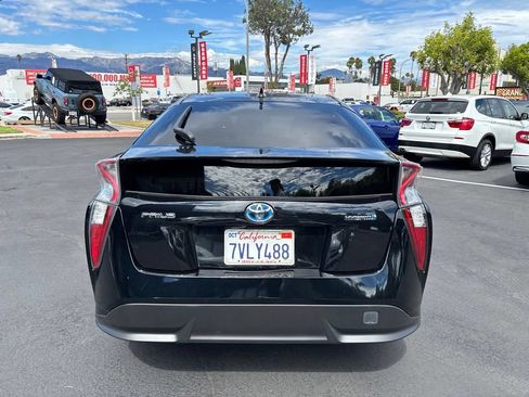 Used 2016 Toyota Prius Three Touring FWD image 5
