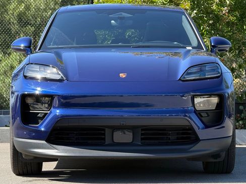 Used 2025 Porsche Macan 4S Electric AWD/4WD image 10