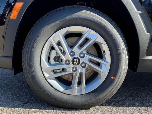 Used 2025 Hyundai Tucson SE image 12