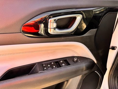 Used 2024 Jeep Compass Limited image 16