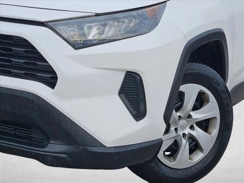 Used 2021 Toyota RAV4 LE image 4