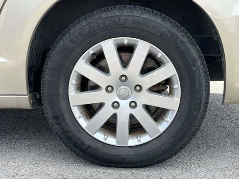 Used 2014 Chrysler Town & Country Touring FWD image 11