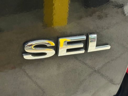 Used 2011 Ford Edge SEL w/ 201A Rapid Spec Order Code FWD image 17