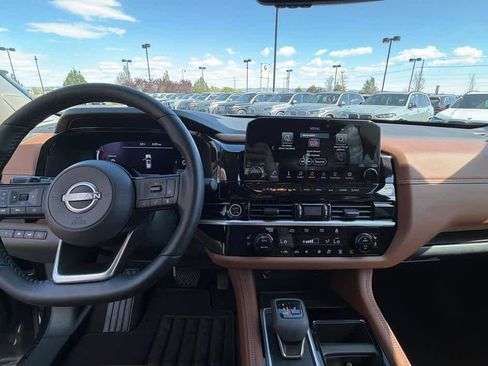 Used 2024 Nissan Pathfinder Platinum AWD/4WD image 17