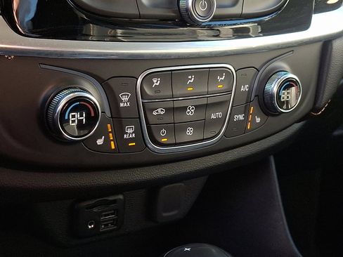 Used 2020 Chevrolet Traverse LT w/ LT Premium Package image 15