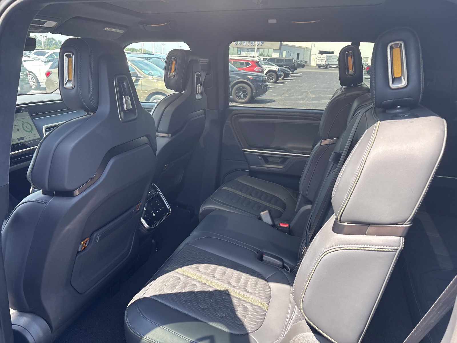 Used 2025 Rivian R1S Adventure Dual AWD/4WD image 43
