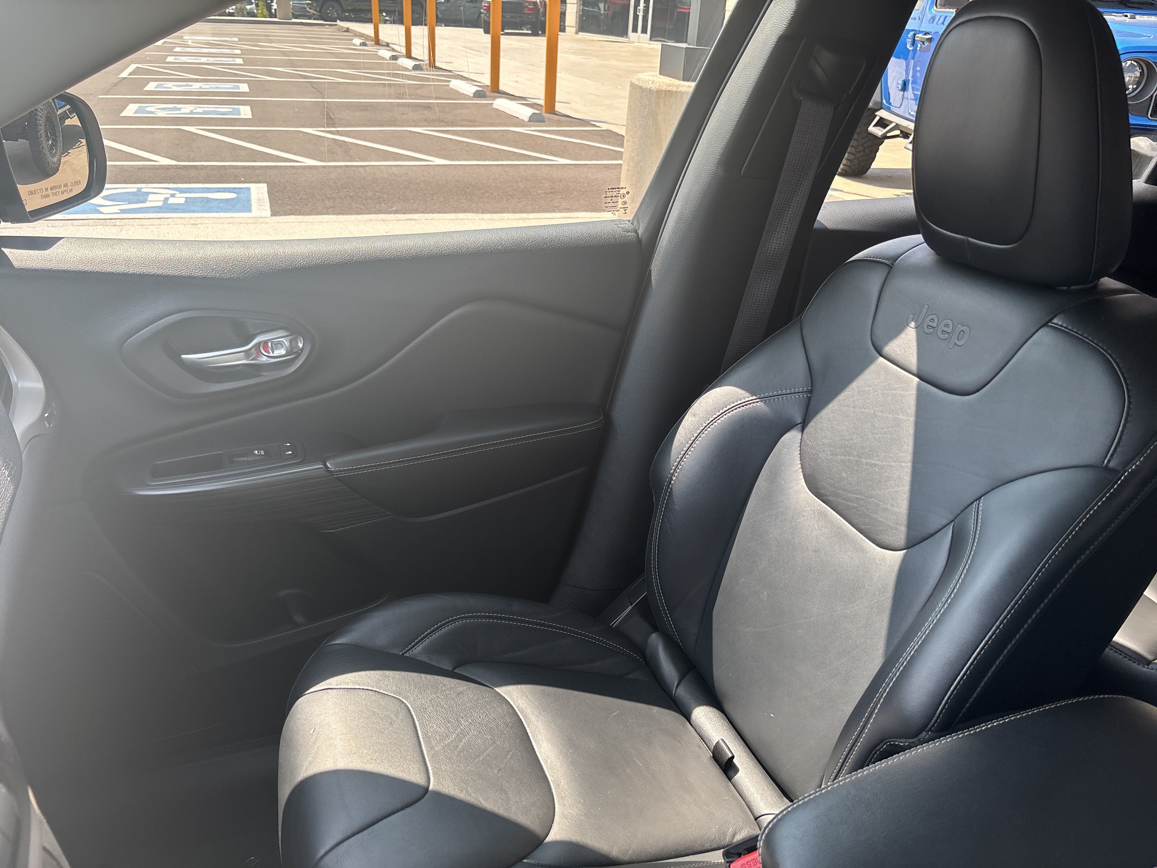 Used 2015 Jeep Cherokee Limited FWD image 27