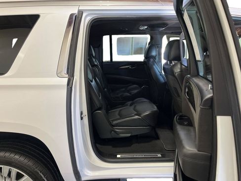 Used 2020 Cadillac Escalade ESV Platinum AWD/4WD image 18