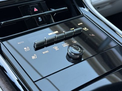 Used 2024 Porsche Panamera 4 image 26