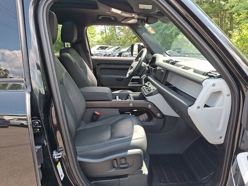 Used 2023 Land Rover Defender 110 SE AWD/4WD image 3
