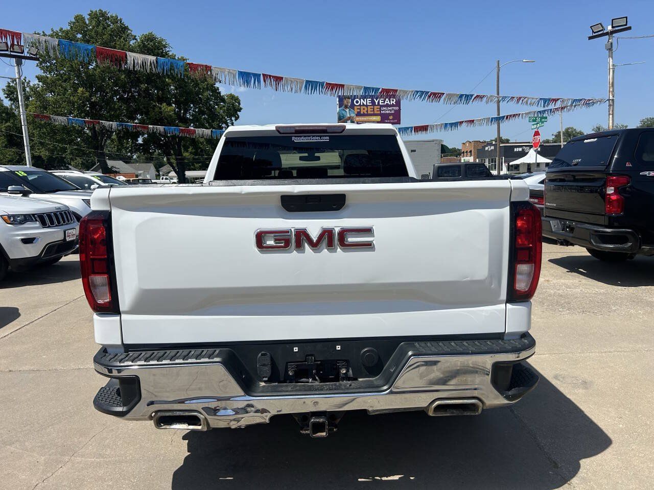 Used 2020 GMC Sierra 1500 SLE w/ SLE Value Package AWD/4WD image 6
