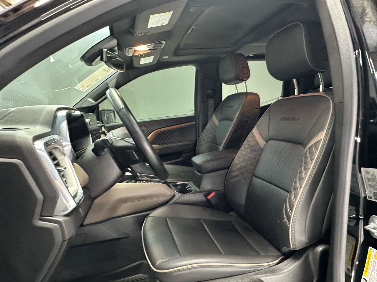 Used 2024 GMC Canyon Denali AWD/4WD image 12