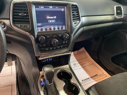 Used 2018 Jeep Grand Cherokee Altitude AWD/4WD image 15