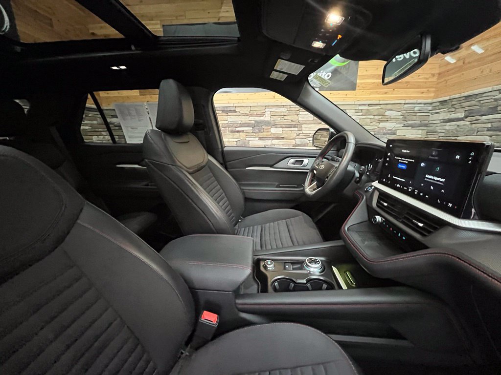 Used 2025 Ford Explorer ST-Line w/ Premium Package AWD/4WD image 22