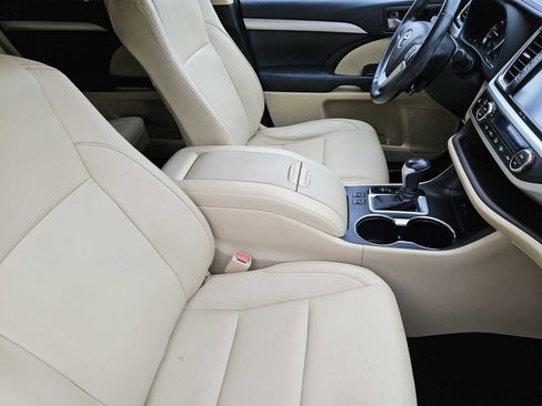 Used 2015 Toyota Highlander XLE image 14