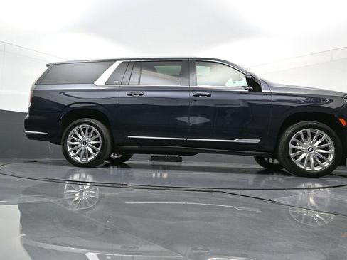 Used 2024 Cadillac Escalade ESV Premium Luxury image 29