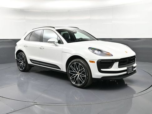 Certified 2026 Porsche Macan AWD/4WD image 10