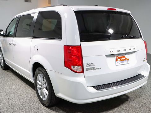 Used 2019 Dodge Grand Caravan SXT image 9