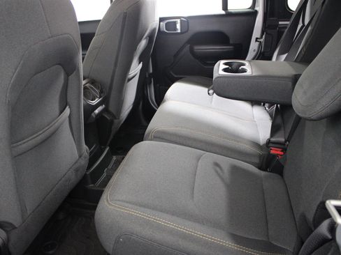 Used 2024 Jeep Wrangler Unlimited AWD/4WD image 18