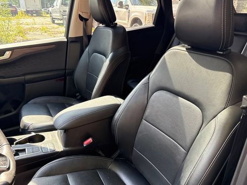 Used 2020 Ford Escape Titanium w/ Titanium Premium Package 2.0 AWD/4WD image 13