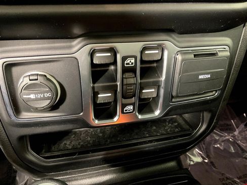 Used 2020 Jeep Gladiator Sport w/ Quick Order Package 24S AWD/4WD image 16