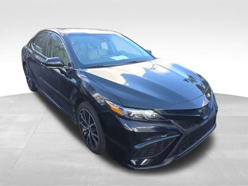 Used 2023 Toyota Camry SE image 11