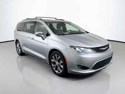 Used 2017 Chrysler Pacifica Limited FWD image 7