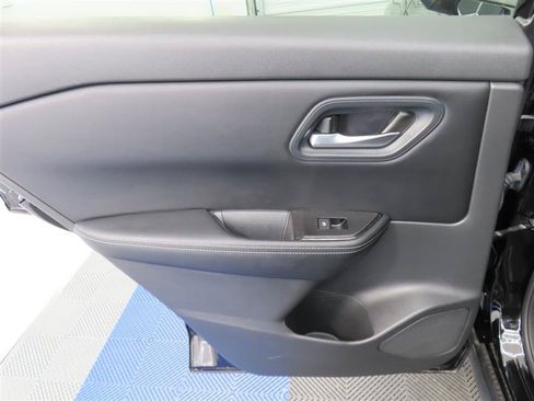Used 2024 Nissan Rogue SV FWD image 29
